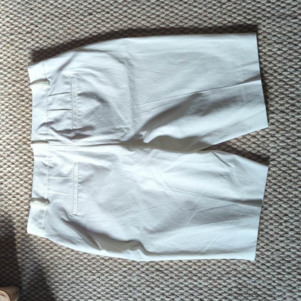 White House Black Market white Bermuda shorts - Picture 5 of 8